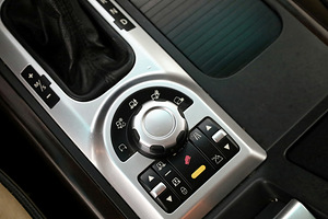 Land Rover Range Rover Vogue Facelift 3.7 TDV8 200kW (9 фото из 9)
