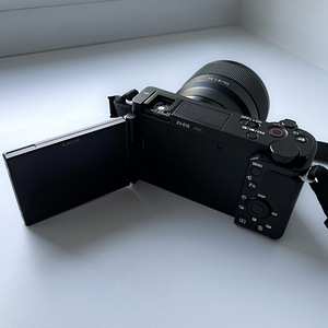 Sony ZV-E10 kaamera + Sony 50mm objektiiv ja lisatarvikud (5 foto / 6)