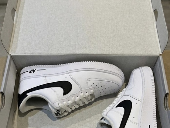 2 paari nike airforce 50€