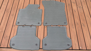 Audi A3 8P (2004-2013) originaaljalamatid (3 foto / 4)