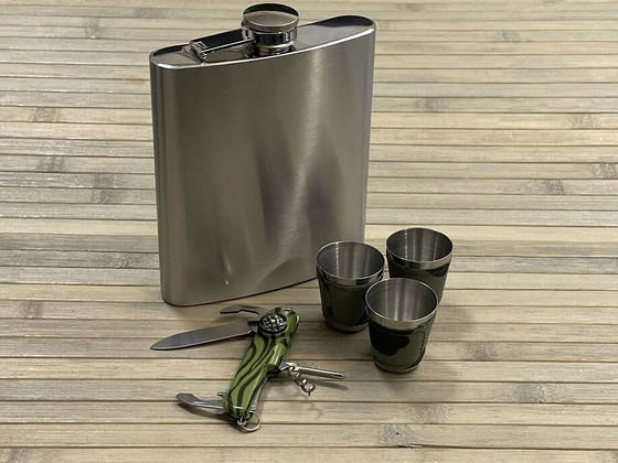 Roostevabast terasest pläsku 540ml.+3 pitsi+taskunuga. UUS