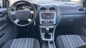 Ford Focus 1,6 74kW, 2010 г. (8 фото из 10)