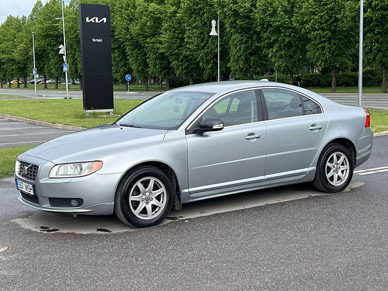 VOLVO S80