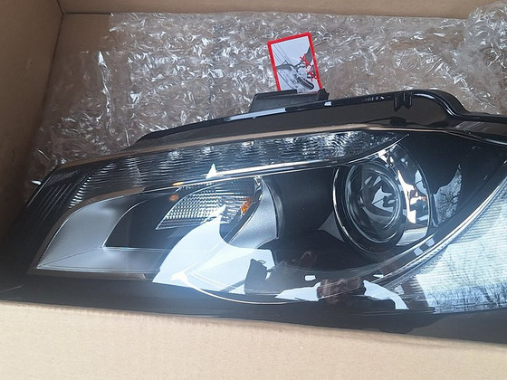 Левая передняя фара HELLA для Audi A3 8P 2012 года