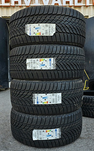 Шины R19 255 40 19 Goodyear Ultra Grip Ice 2 100T XL (1 фото из 3)