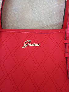 Красная сумка Guess (1 фото из 4)