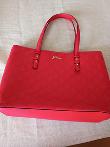 Красная сумка Guess (2 фото из 4)