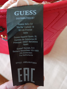 Красная сумка Guess (3 фото из 4)