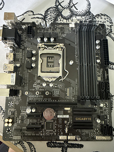Gigabyte GA-B250M-DS3H (1 фото из 2)