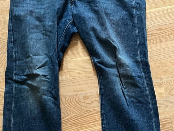Темно-синие джинсы Levis размер 44