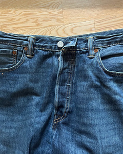 Темно-синие джинсы Levis размер 44 (4 фото из 4)