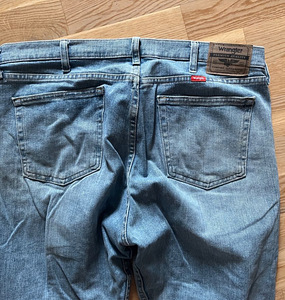 Джинсы Wrangler, ремень 100 см (4 фото из 4)