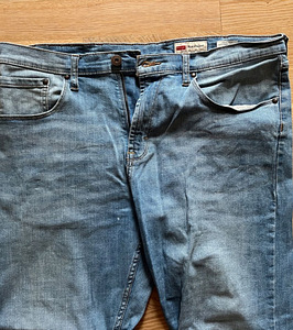 Wrangler helesinised teksad , 46 suurus (2 foto / 4)