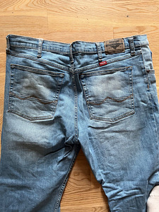Wrangler helesinised teksad , 46 suurus (4 foto / 4)
