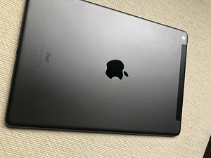 iPad 8-го поколения 32 ГБ (2 фото из 4)