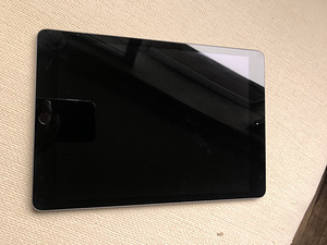iPad 8-го поколения 32 ГБ (1 фото из 4)