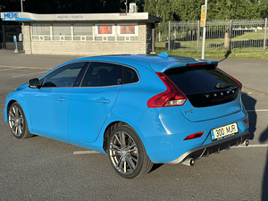 Volvo V40 1.6t 132kw R-design 2013 (2 foto / 10)