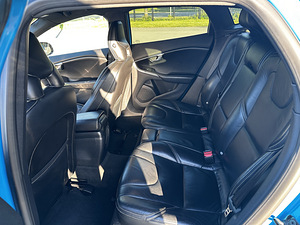 Volvo V40 1.6t 132kw R-design 2013 (8 foto / 10)