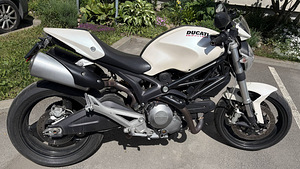 Ducati Monster 696 (2 фото из 4)
