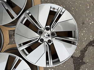 19" Skoda originaalveljed 5x112 (nagu uued) (4 foto / 10)