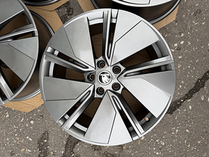 19" Skoda originaalveljed 5x112 (nagu uued) (5 foto / 10)