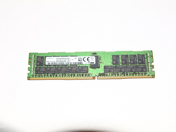4x Samsung 32 GB DDR4-2666 RDIMM ECC = 128 GB