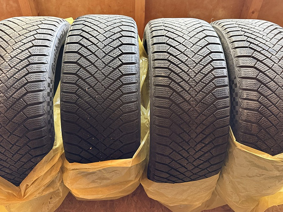 245/45R19 Continental Vikingcontact 8