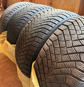 245/45R19 Continental Vikingcontact 8 (2 фото из 4)