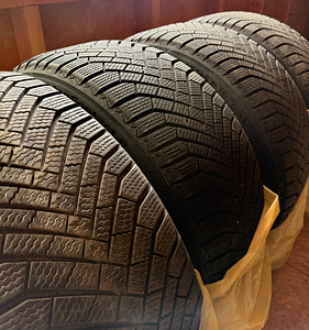 245/45R19 Continental Vikingcontact 8 (3 фото из 4)