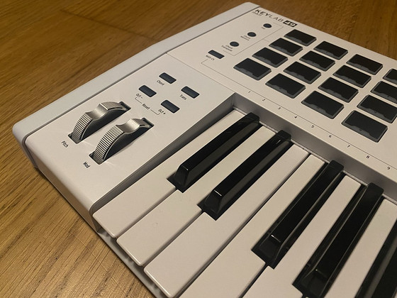 Arturia Keylab 49 MK2 MIDI-клавиатура, мало использованная.