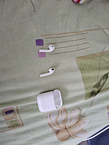 Airpods (2 фото из 2)