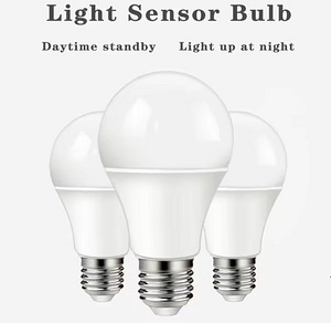 3 шт. лампочка с датчиком сумерек Dusk to Dawn LED 220V/8W, (1 фото из 3)