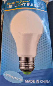 3 шт. лампочка с датчиком сумерек Dusk to Dawn LED 220V/8W, (3 фото из 3)