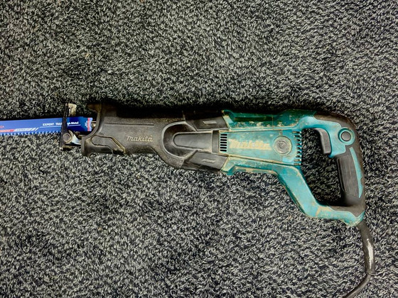 Makita сабельная пила