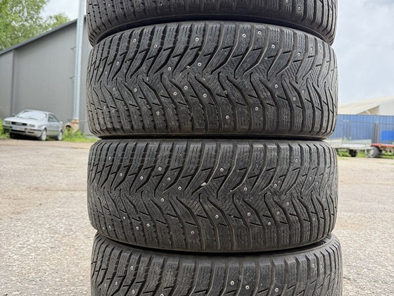 215/45/17 Kumho naastrehvid 7-8mm