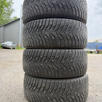 215/45/17 Kumho naastrehvid 7-8mm