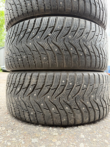 215/45/17 Kumho naastrehvid 7-8mm (2 foto / 6)