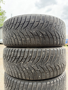 215/45/17 Kumho naastrehvid 7-8mm (3 foto / 6)