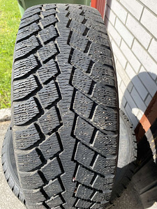 R15 ms rehvid - komplekt heas seisukorras (1 foto / 3)
