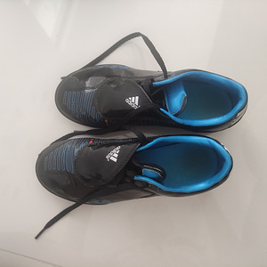 Müüa jalgpallijalatsid Adidas F10, suurus 36 (2 foto / 2)