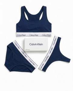 Calvin Kleini naistepesu komplekt (6 foto / 9)
