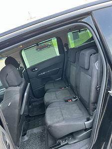 PEUGEOT 5008 (11 фото из 11)