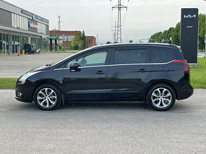 PEUGEOT 5008 (4 фото из 11)