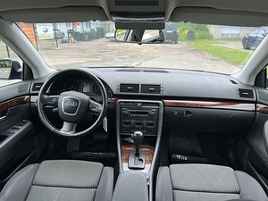 AUDI A4 AVANT (9 foto / 10)