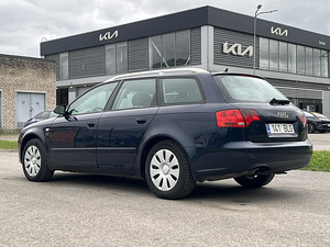 AUDI A4 AVANT (6 foto / 10)