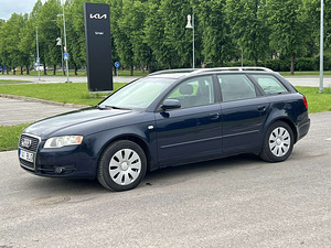 AUDI A4 AVANT (1 foto / 10)