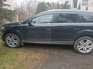 Audi Q7 (2 фото из 5)