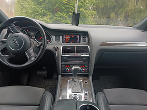 Audi Q7 (3 фото из 5)