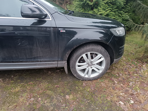 Audi Q7 (5 фото из 5)