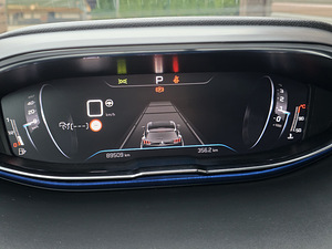 Peugeot 5008 2021 AT GT Black Pack Pano (11 foto / 15)